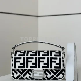 i1744606814_9553_0 Fendi Baguette in White