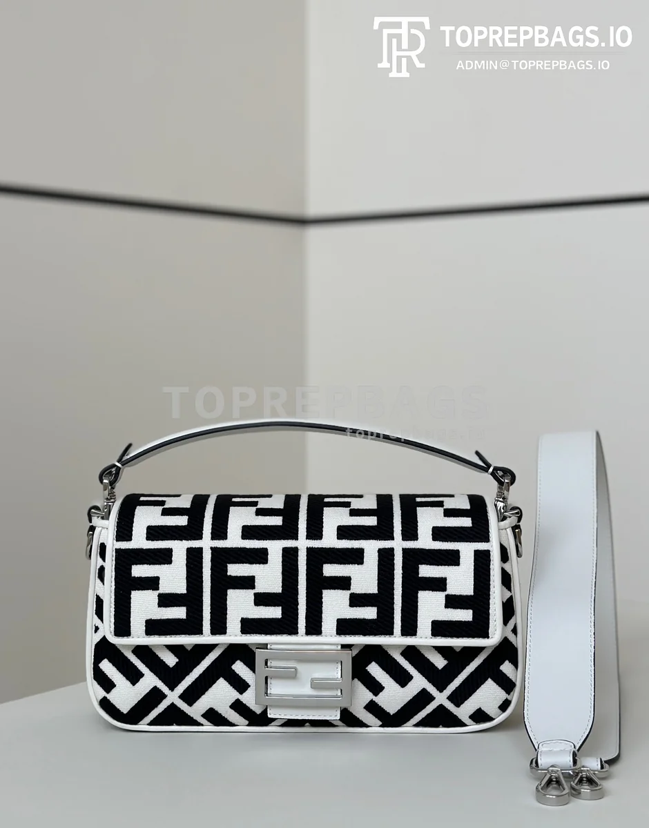 i1744606814_9553_0 Fendi Baguette in White