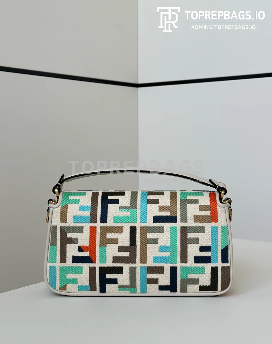 i1745126132_541_2 Fendi Baguette in Beige