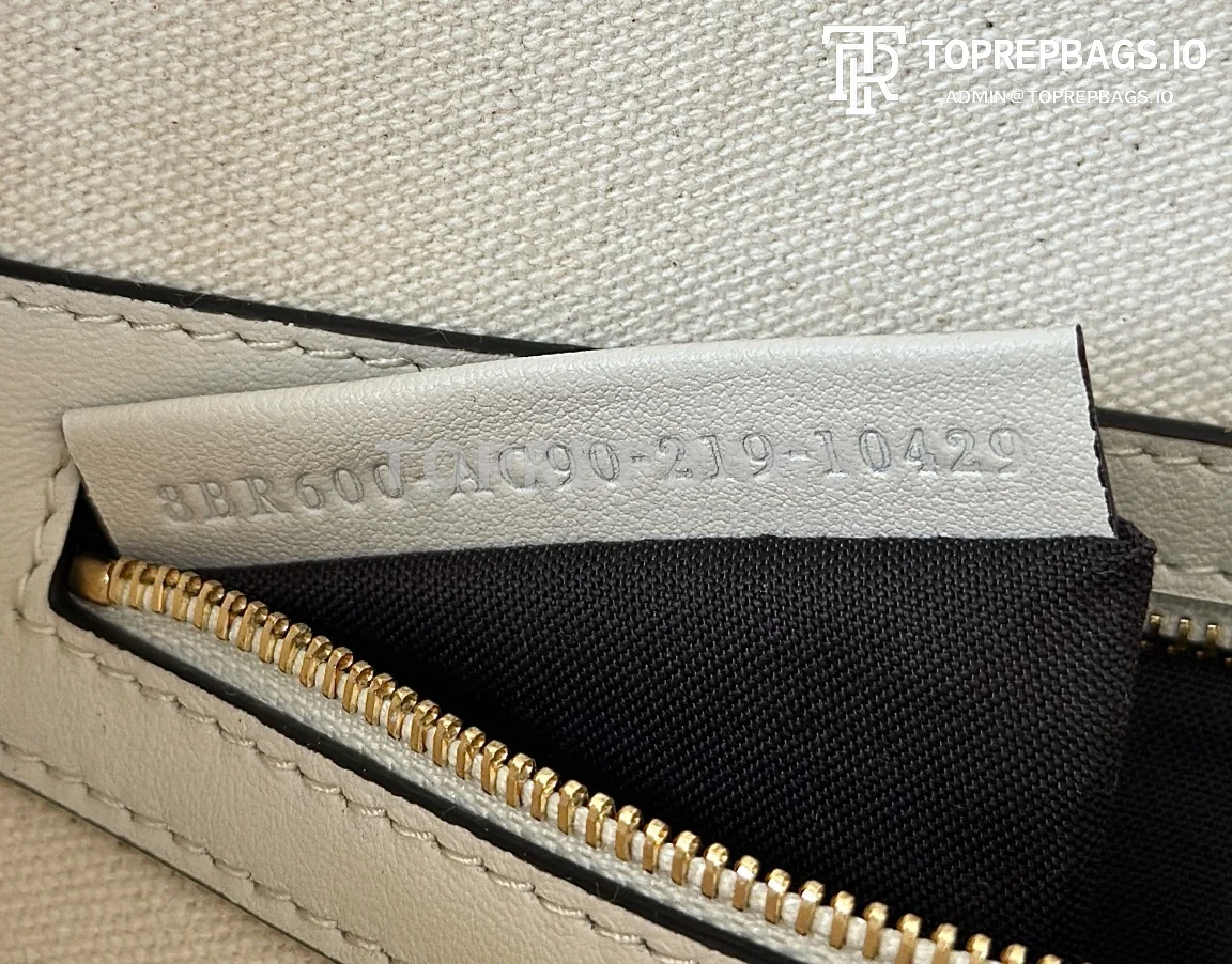 i1745126132_711_6 Fendi Baguette in Beige