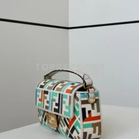 Fendi Baguette in Beige