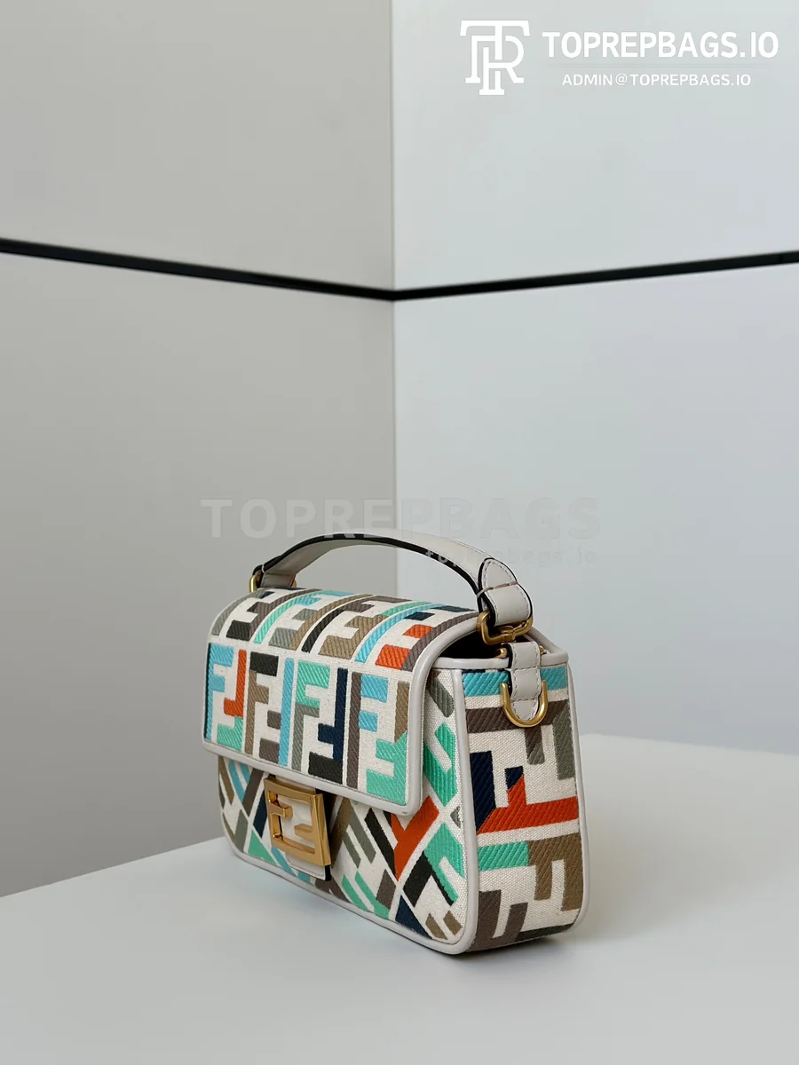 i1745126132_7526_1 Fendi Baguette in Beige