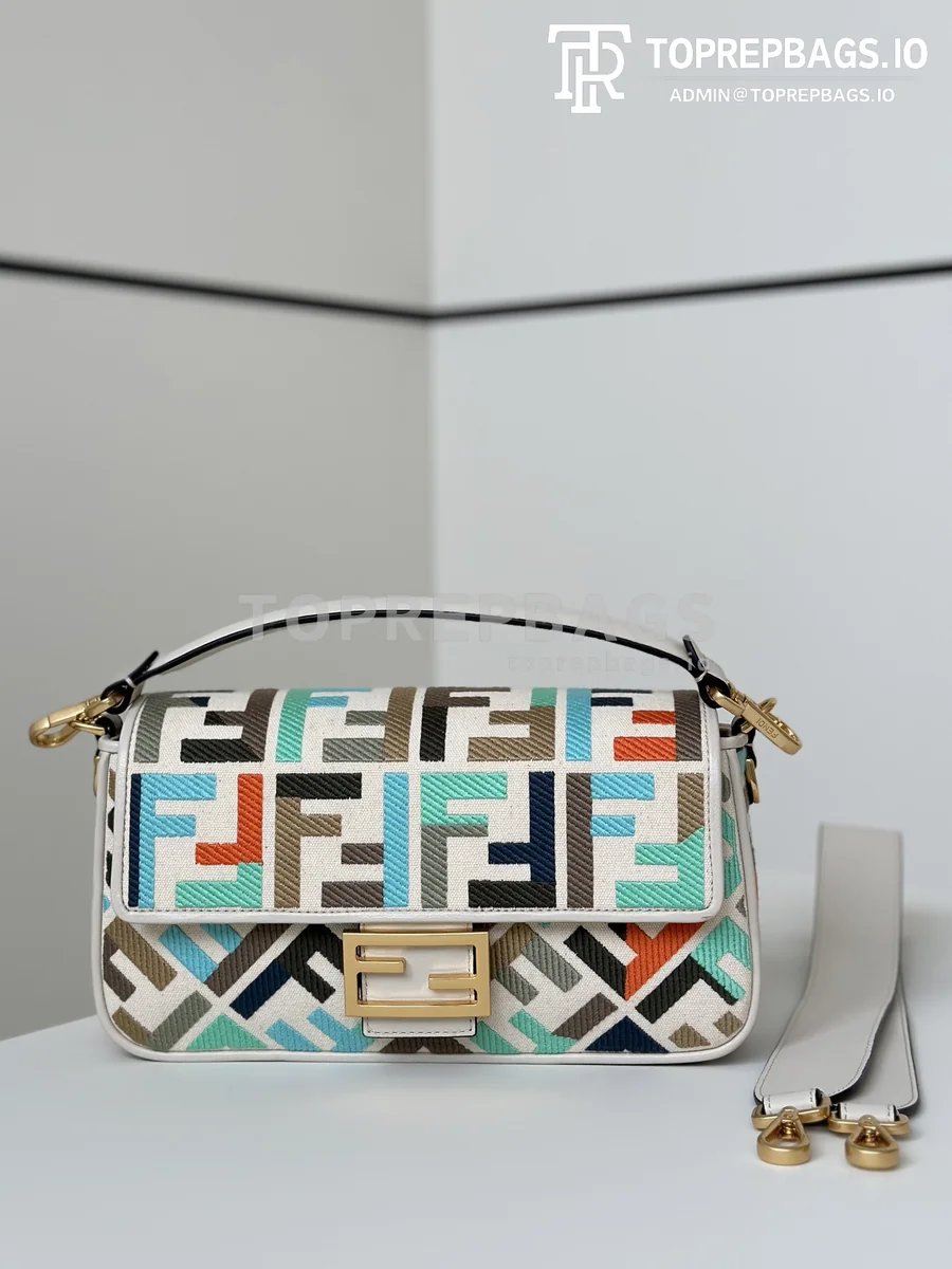 i1745126132_8061_0 Fendi Baguette in Beige
