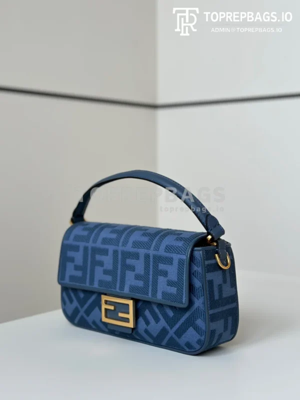 i1745640056_999_1 Fendi Baguette in Blue