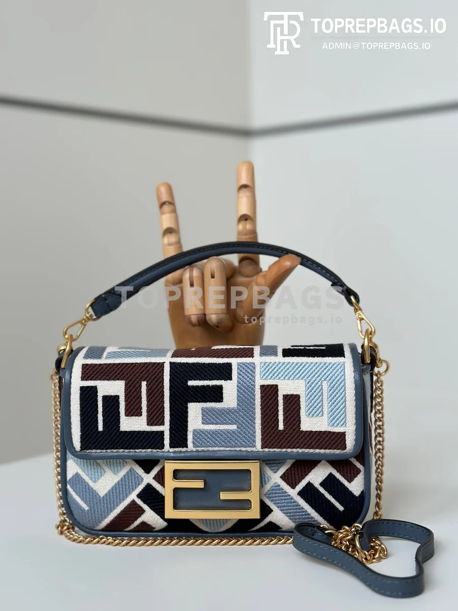 i1745644557674_2475_0_0 Fendi Baguette in Blue