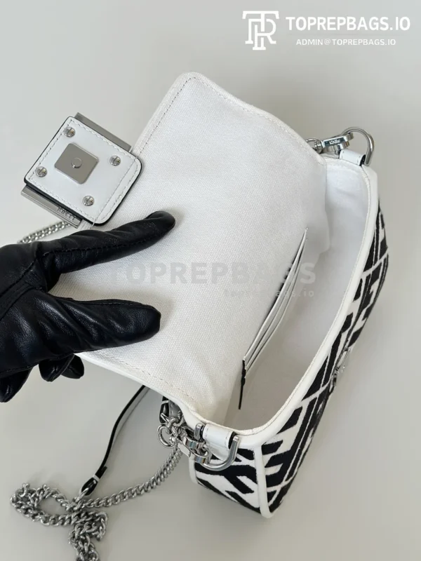 i1745644849247_3635_0_8 Fendi Baguette in White
