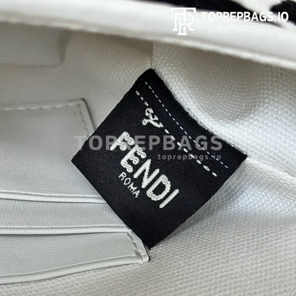 i1745644850087_8792_0_7 Fendi Baguette in White