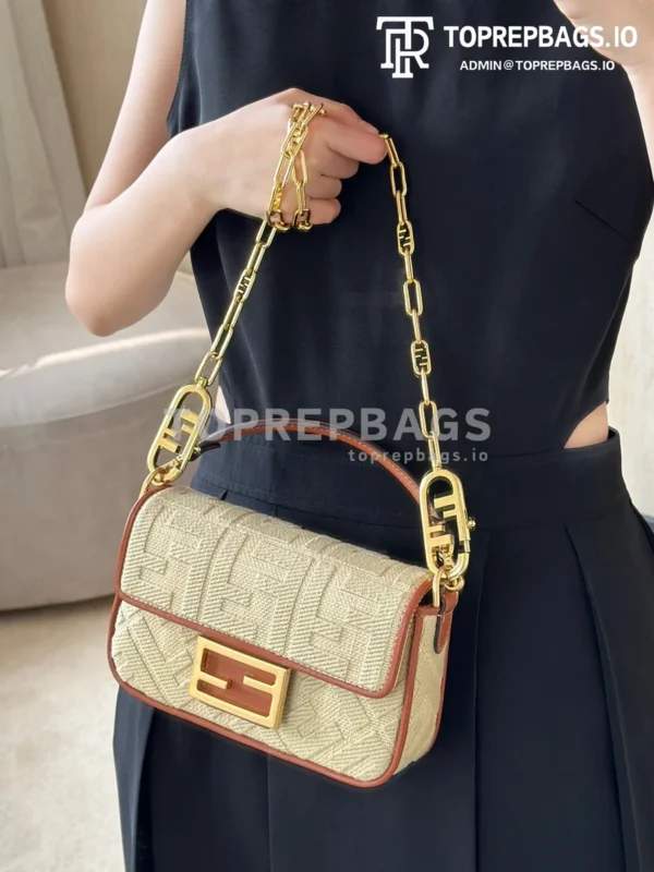 i1745645095171_8976_0_2 Fendi Baguette in Beige