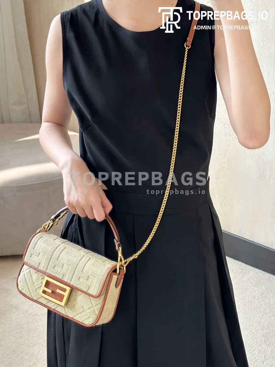 i1745645095187_2038_0_5 Fendi Baguette in Beige