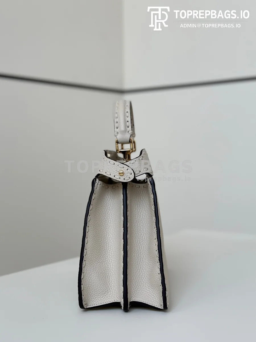 i1745740411_280_2 Fendi Peekaboo Small in White