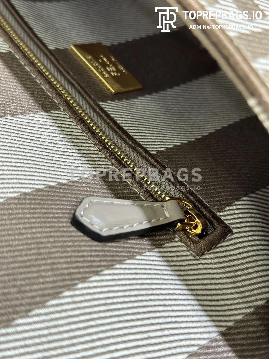i1747908830_4557_0 Fendi Baguette Medium in Taupe