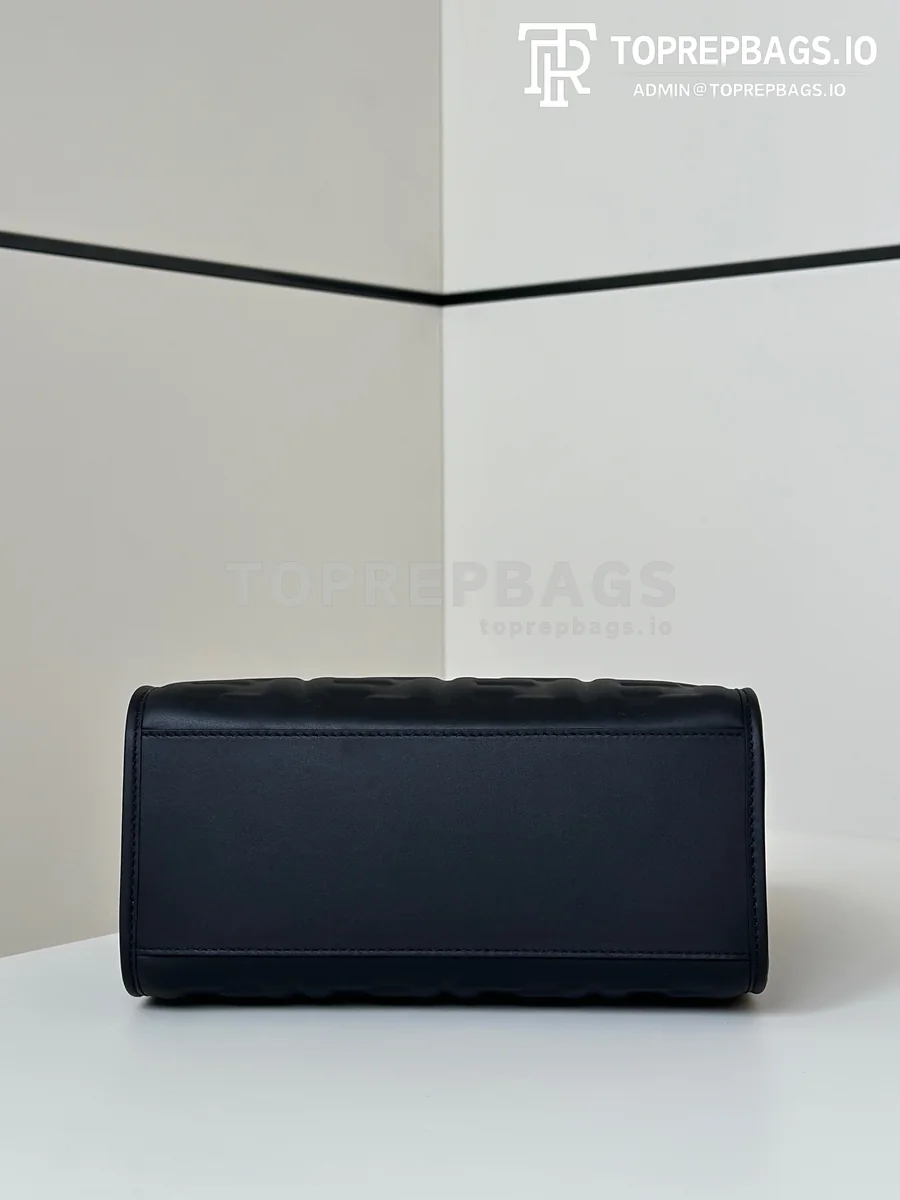 i1748247209951_9226_0_2 Fendi Sunshine Shopper Small in Black