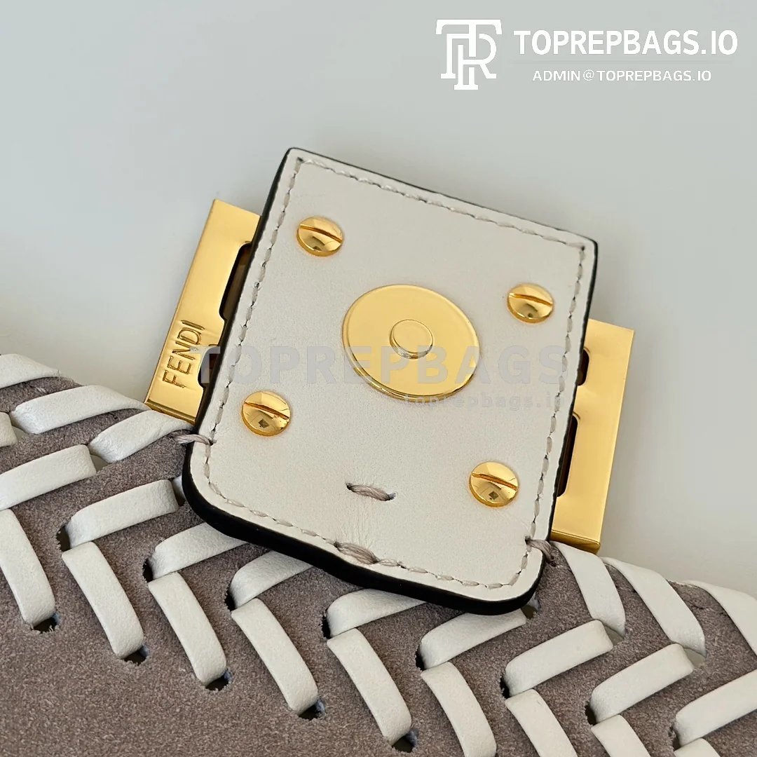 i1754044856_224_6 Fendi Baguette in White