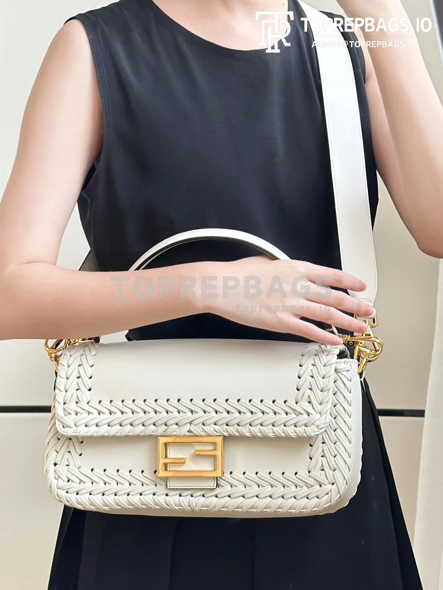i1754045107_1172_0 Fendi Baguette in White