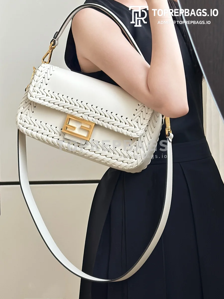 i1754045107_9855_1 Fendi Baguette in White