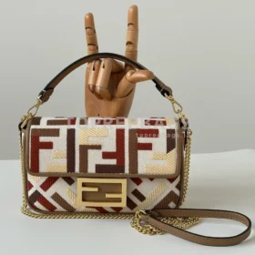 Fendi Baguette in Beige