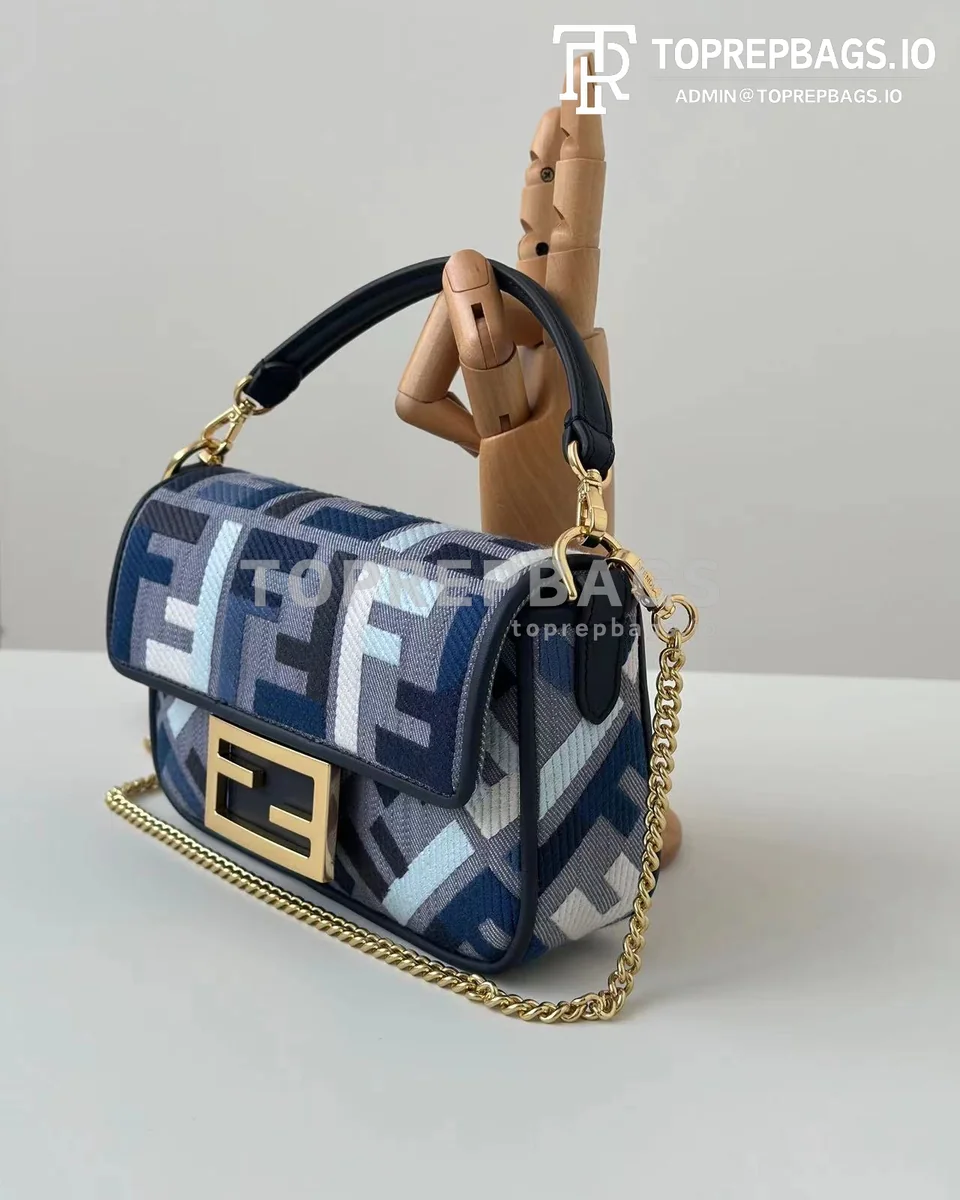 i1759227977378_2887_0_2 Fendi Baguette in Grey