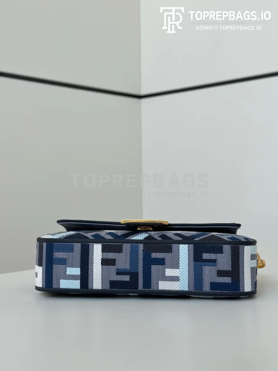 i1765181278436_8501_0_3 Fendi Baguette in Grey