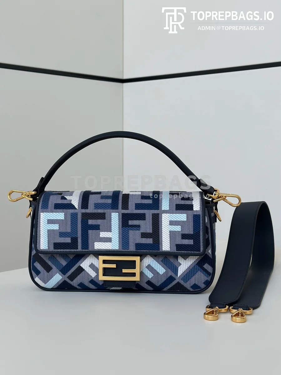 i1765181281067_2459_0_0 Fendi Baguette in Grey