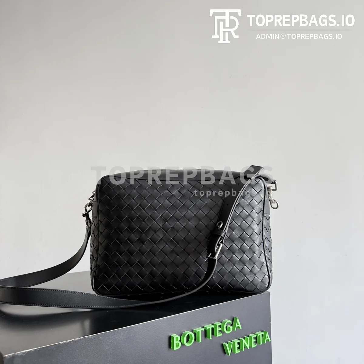 Bottega Veneta Intrecciato Large Camera Bag in Black