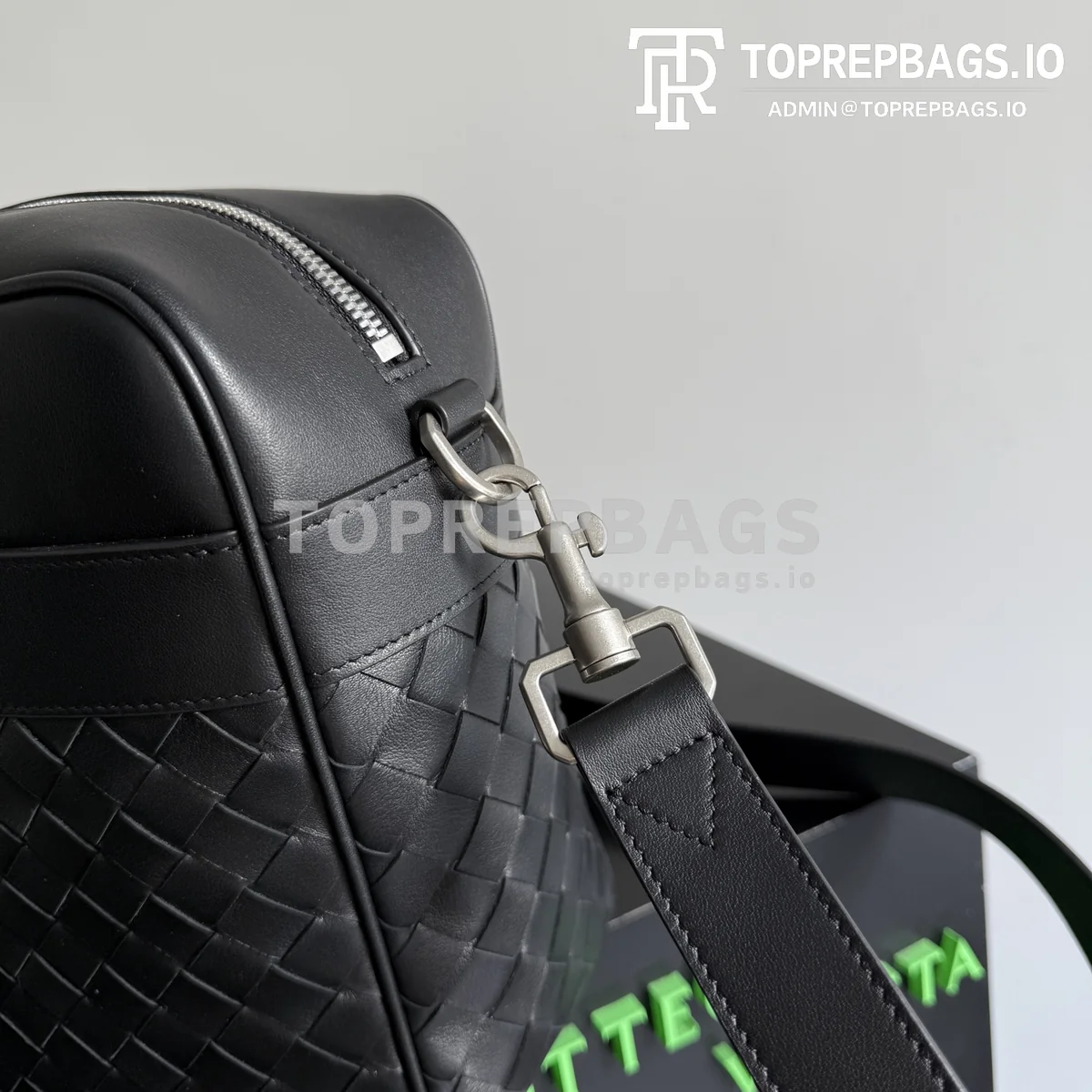 i1768296635528_9304_0_4 Bottega Veneta Intrecciato Large Camera Bag in Black