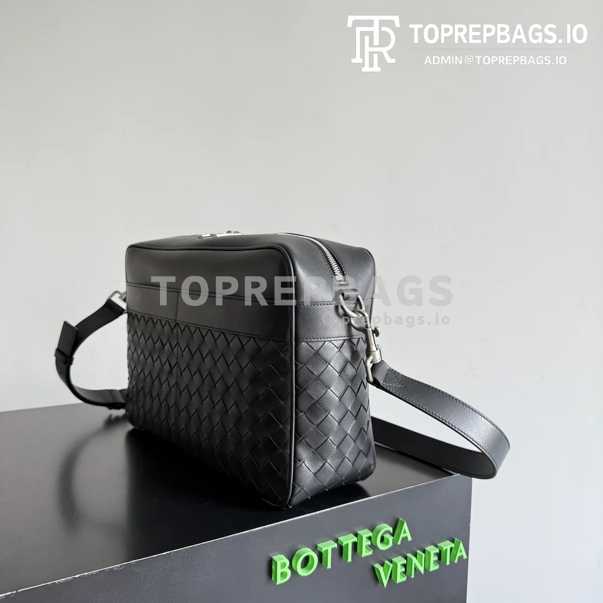 i1768296635544_9206_0_1 Bottega Veneta Intrecciato Large Camera Bag in Black