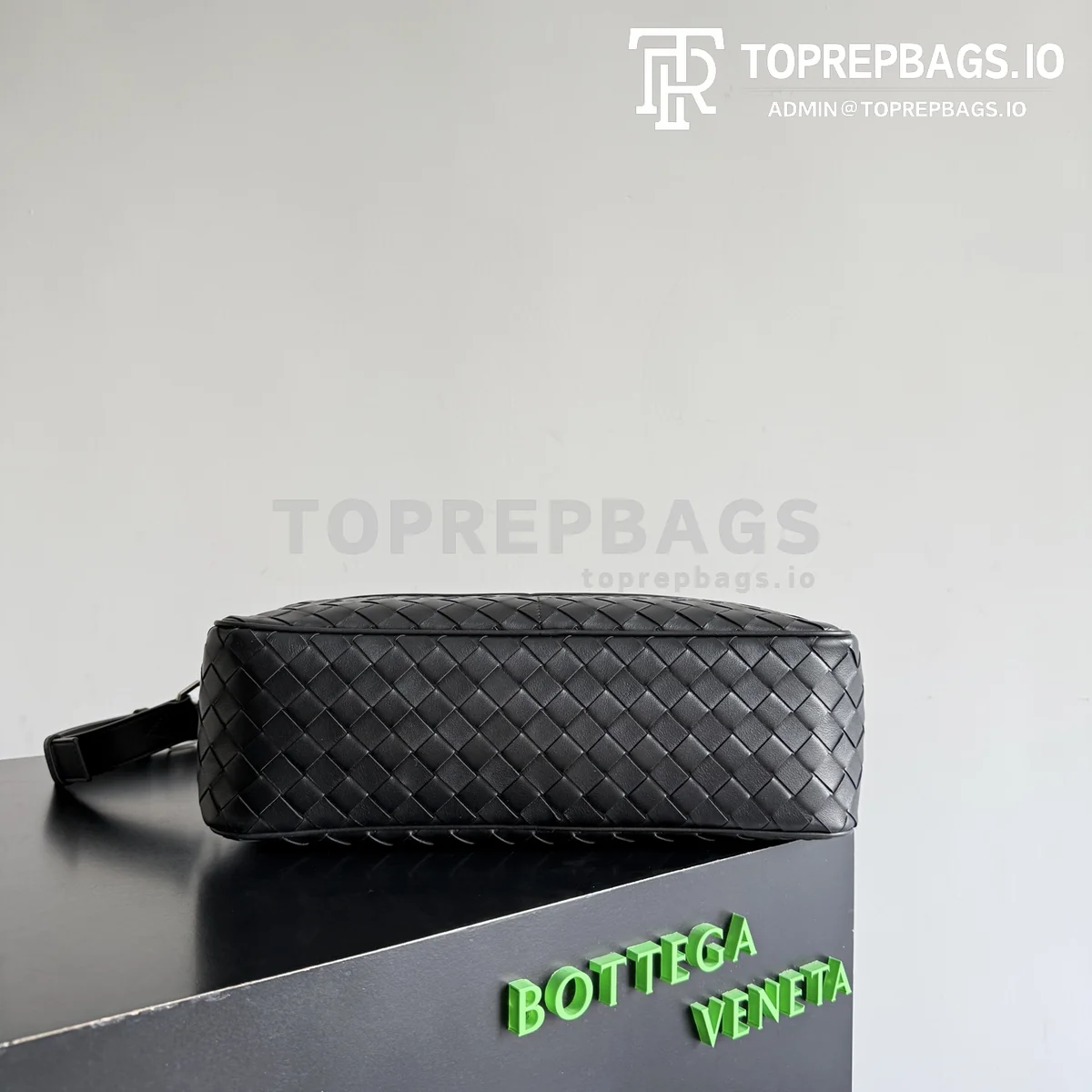 i1768296635545_8197_0_3 Bottega Veneta Intrecciato Large Camera Bag in Black