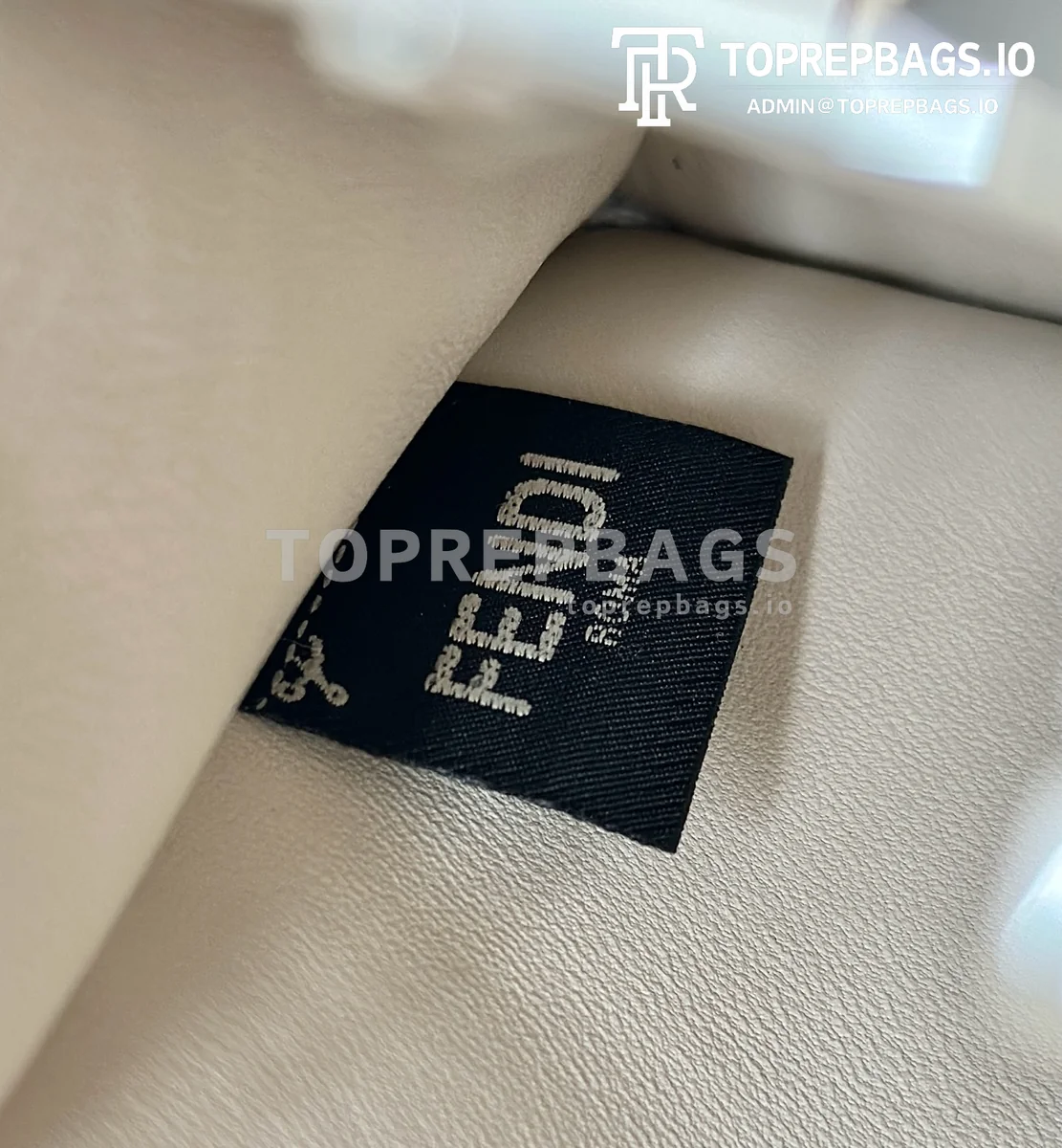 i1769664021398_8875_0_7 Fendi Peekaboo ISeeU Petite in White