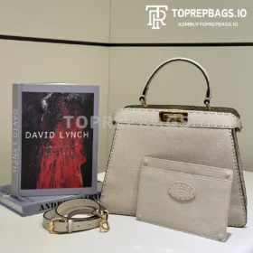 i1769935477162_3080_0_0 Fendi Peekaboo Medium in Beige