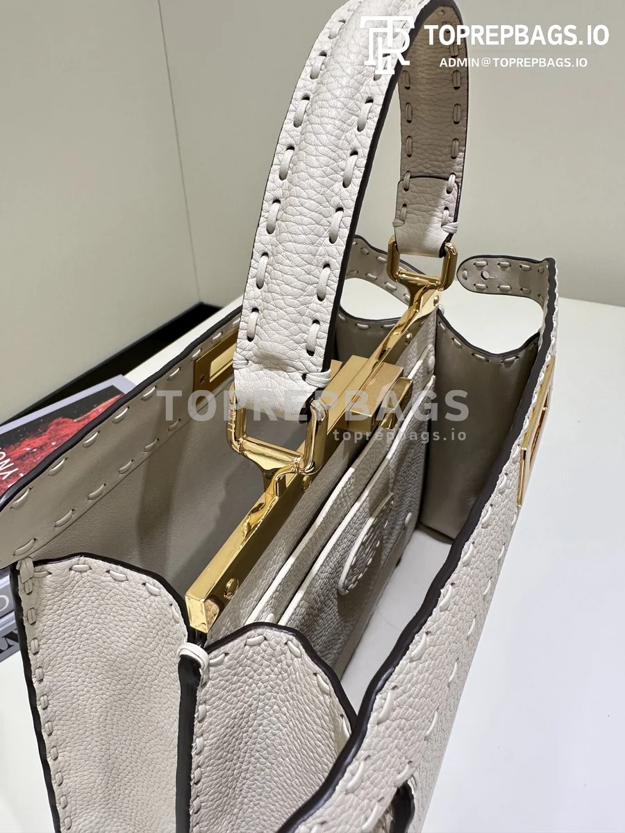 i1769935478505_3543_0_7 Fendi Peekaboo Medium in Beige