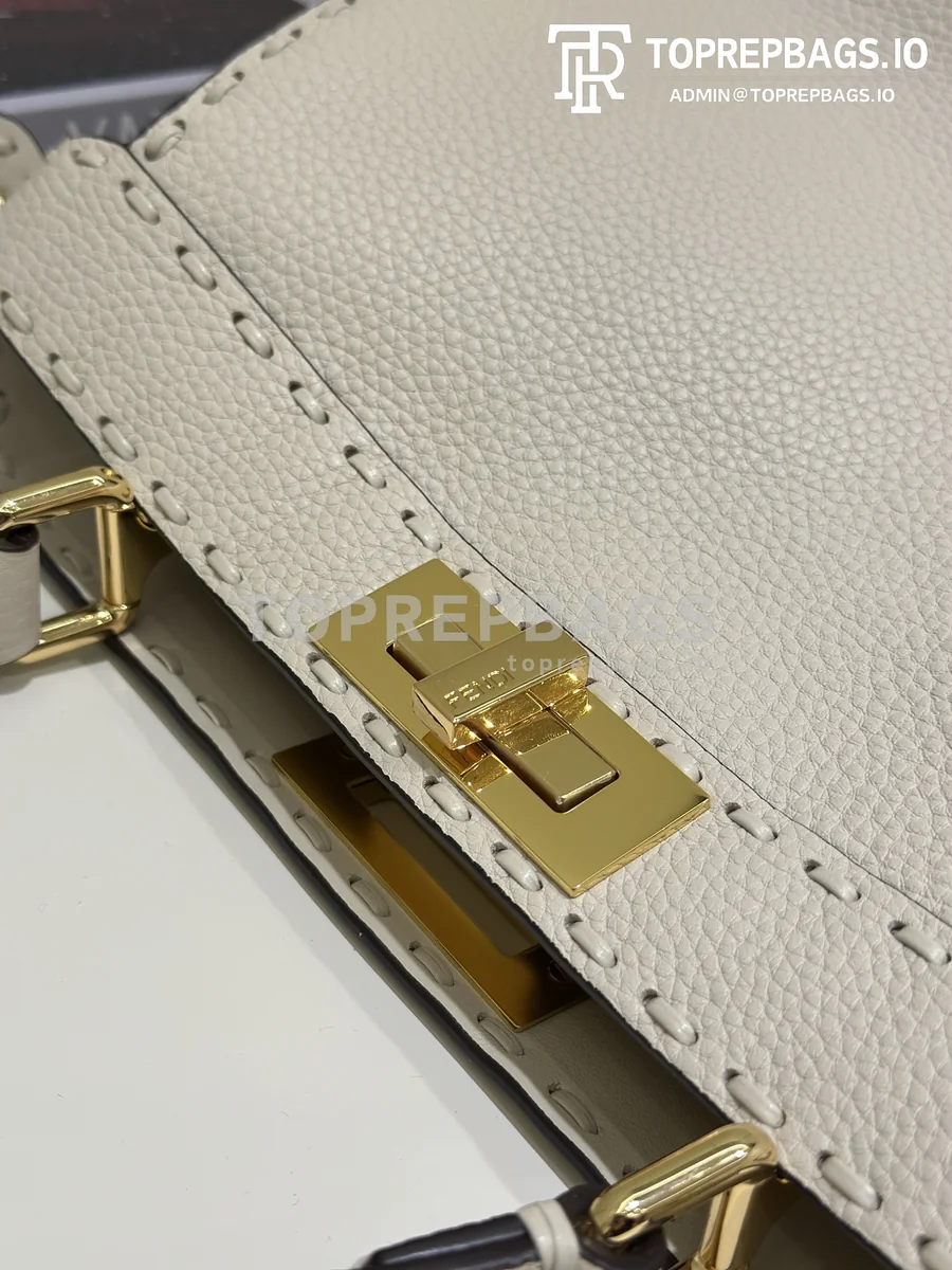 i1769935478929_2709_0_3 Fendi Peekaboo Medium in Beige