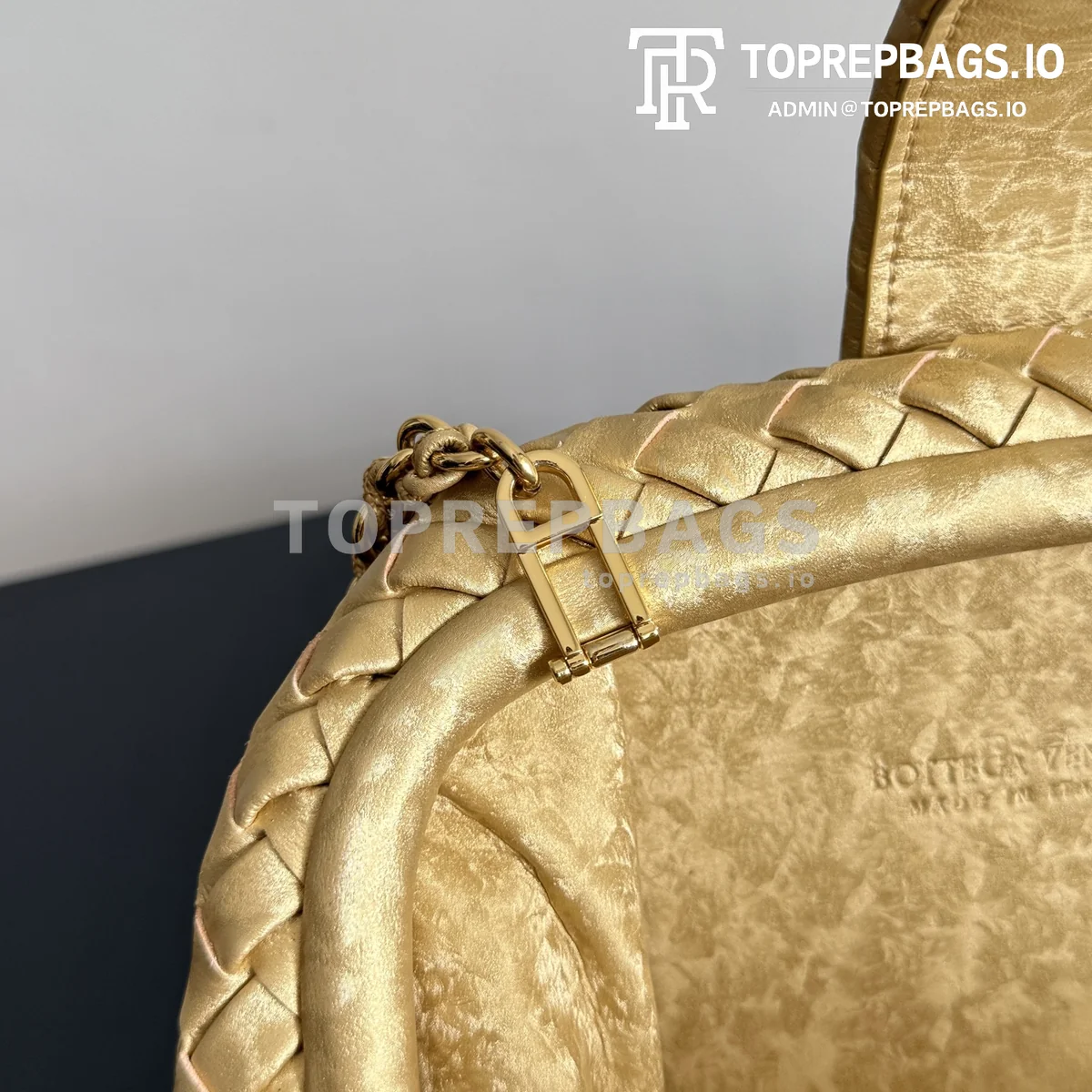 i1770373314940_3838_0_5 Bottega Veneta Lauren 1980 Small in Gold