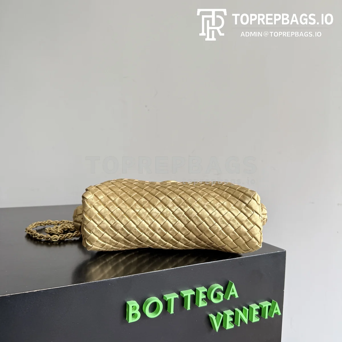 i1770373315666_1891_0_2 Bottega Veneta Lauren 1980 Small in Gold