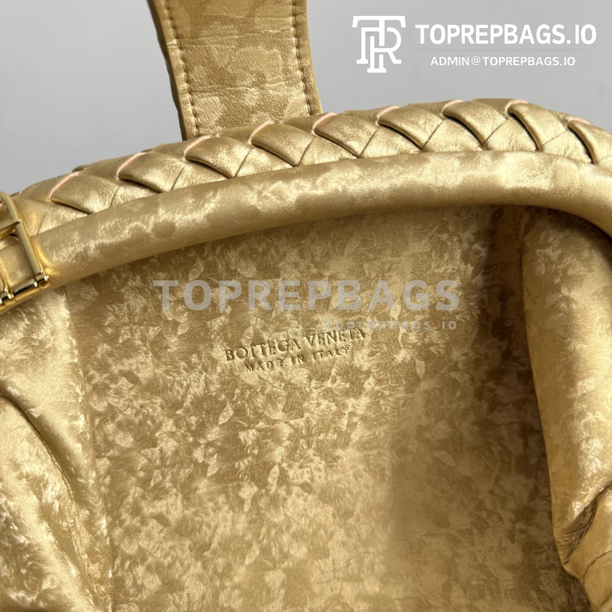 i1770373317955_1835_0_6 Bottega Veneta Lauren 1980 Small in Gold
