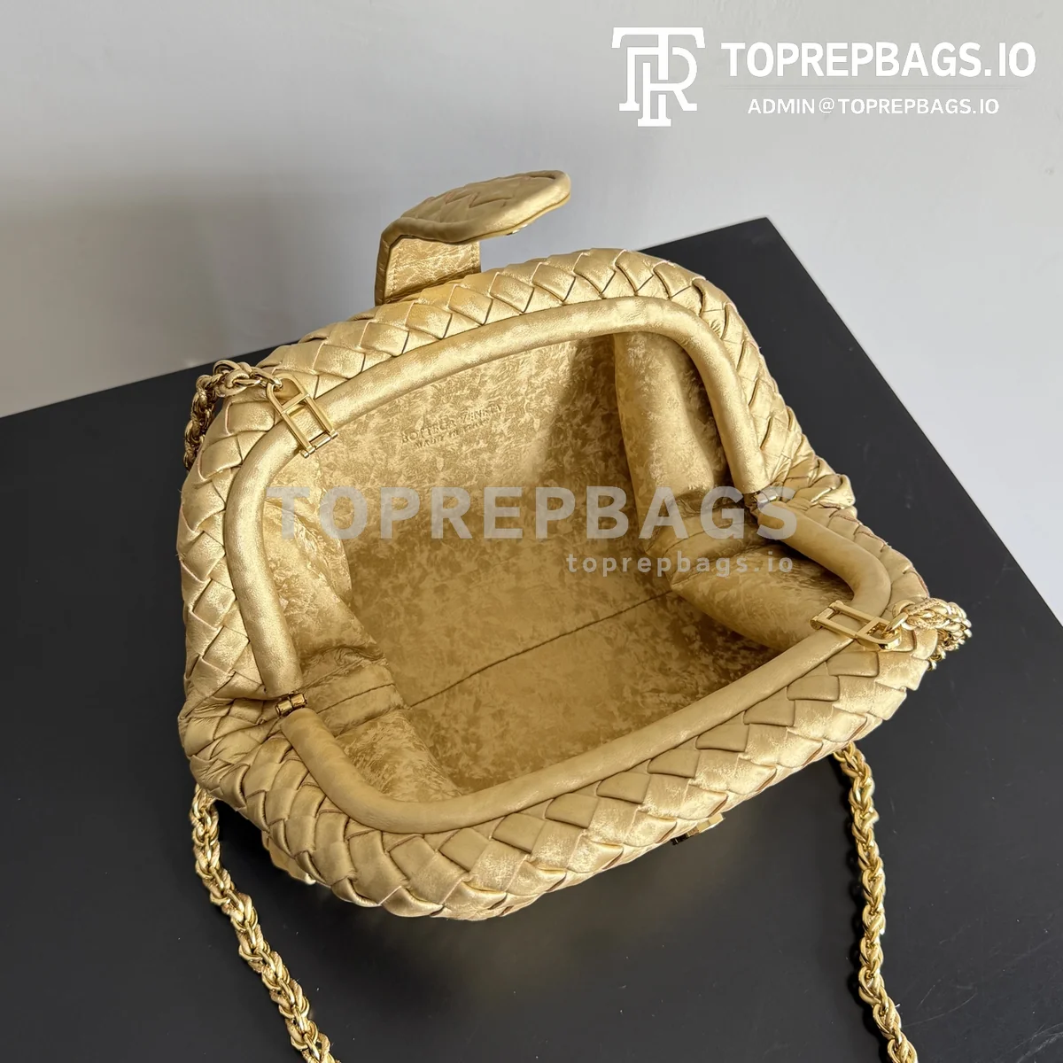 i1770373319546_331_0_7 Bottega Veneta Lauren 1980 Small in Gold