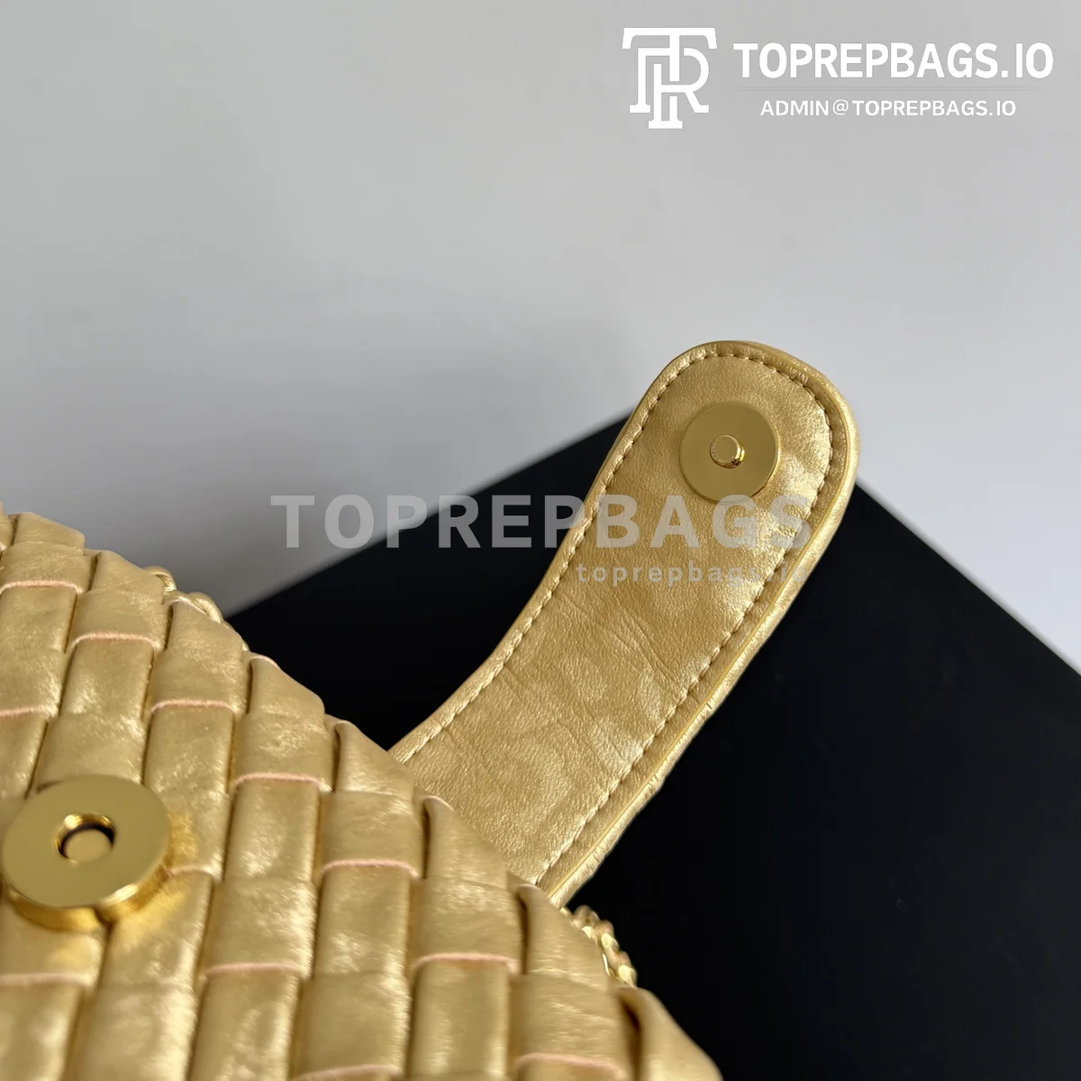 i1770373320659_4691_0_4 Bottega Veneta Lauren 1980 Small in Gold