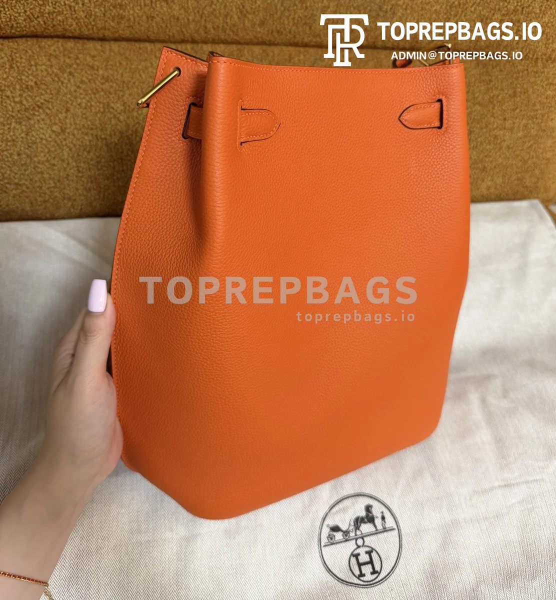 i1774762066042_9052_0_1 Hermes Kelly Bucket in Orange