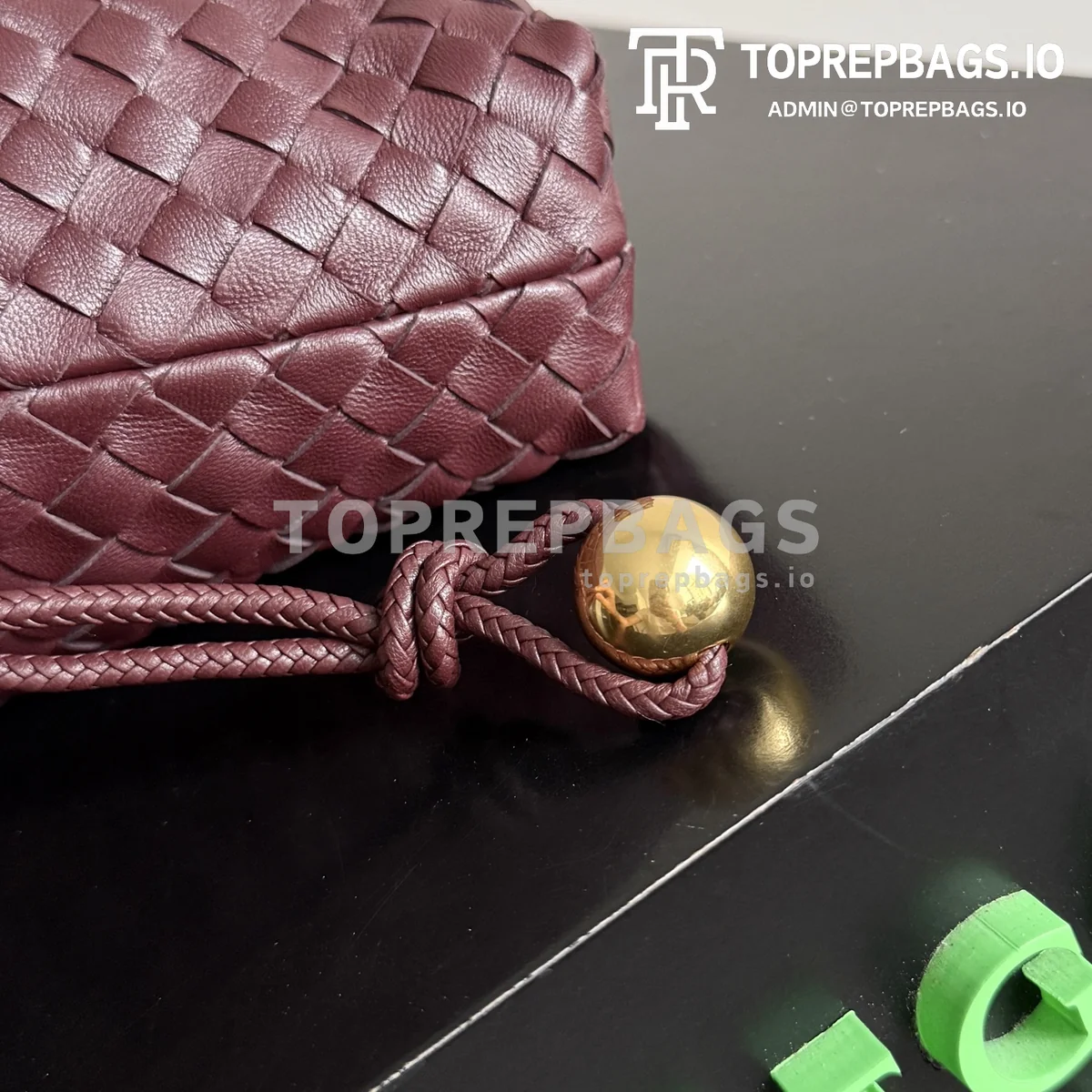 i1774850496694_2174_0_2 Bottega Veneta Dustbag in Burgundy