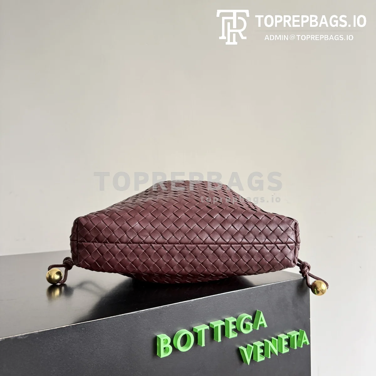 i1774850500765_7805_0_3 Bottega Veneta Dustbag in Burgundy