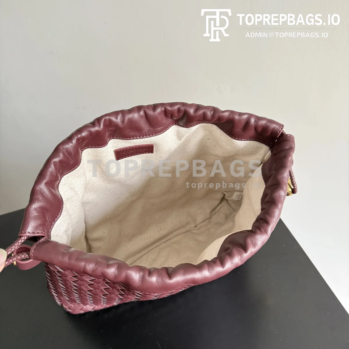 i1774850501389_7026_0_8 Bottega Veneta Dustbag in Burgundy