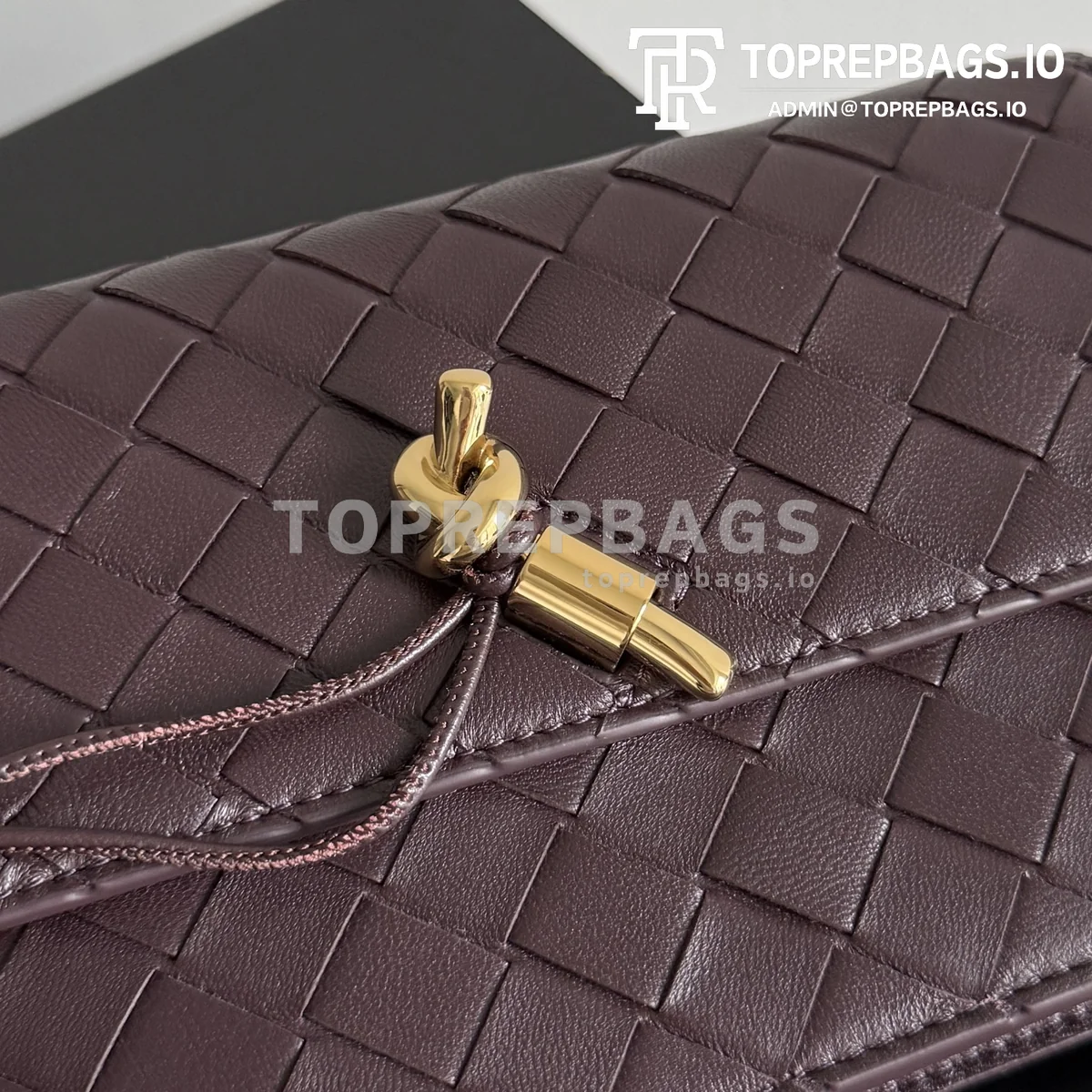 i1774949085940_8777_0_5 Bottega Veneta Andiamo in Burgundy