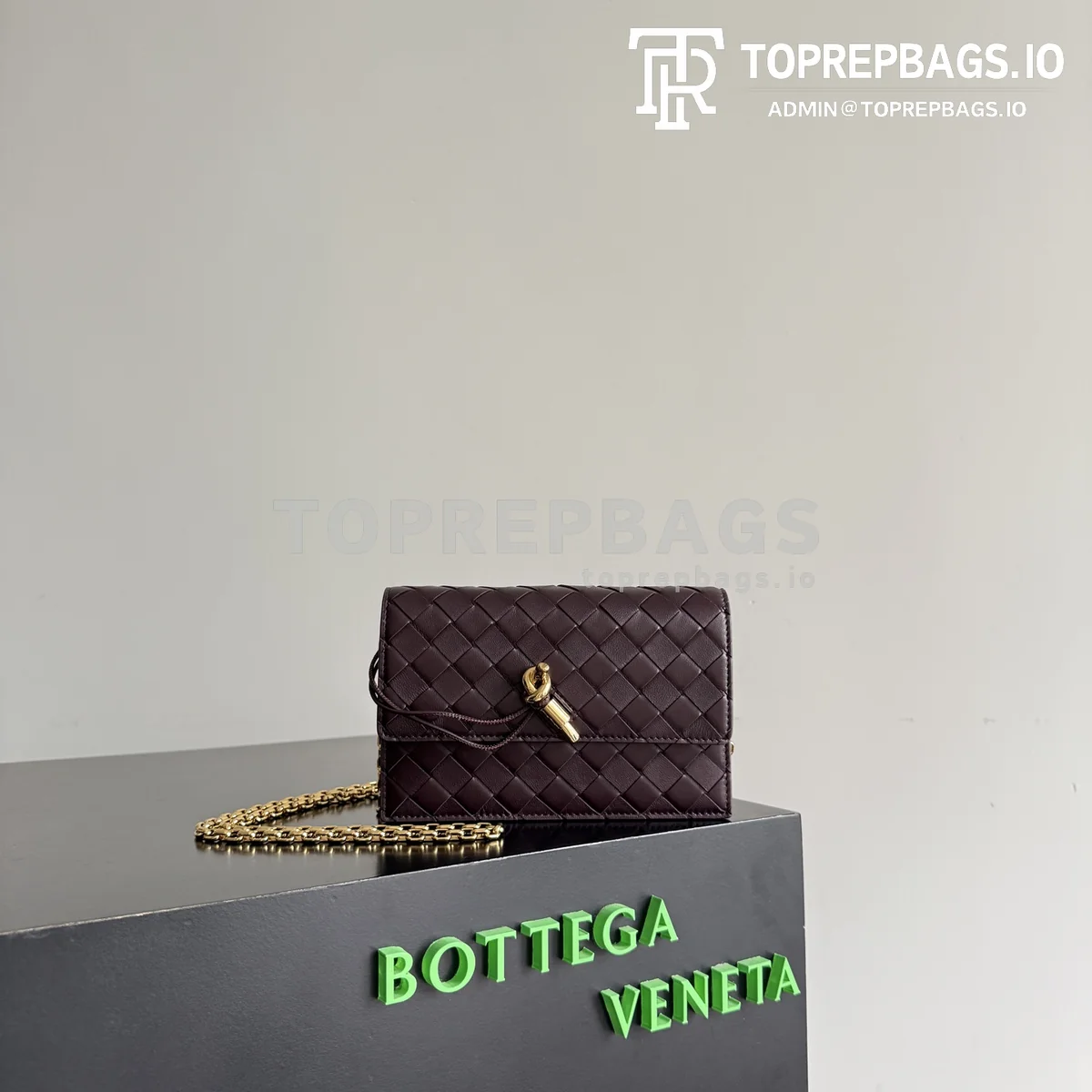 i1774949085985_3329_0_0 Bottega Veneta Andiamo in Burgundy