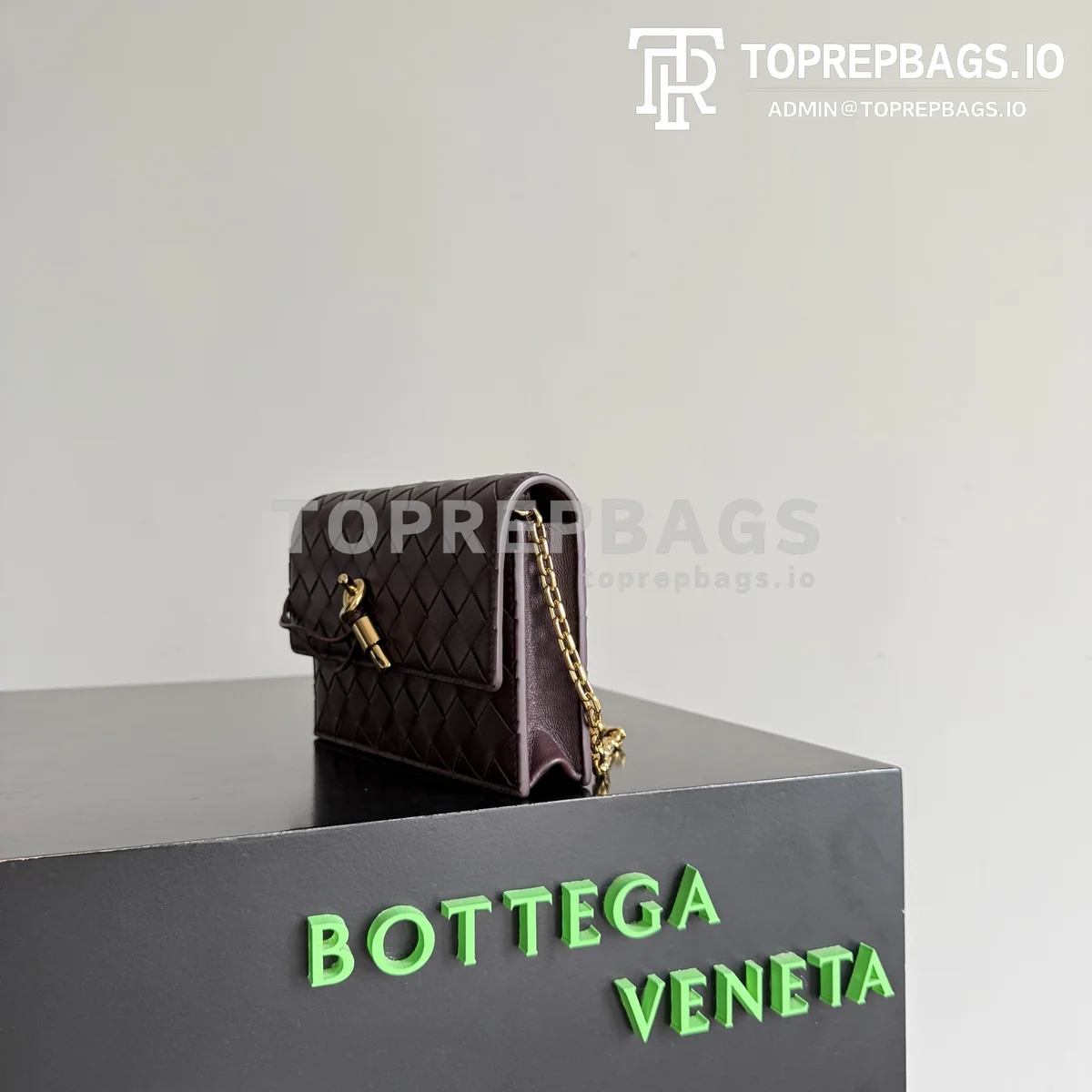 Bottega Veneta Andiamo in Burgundy