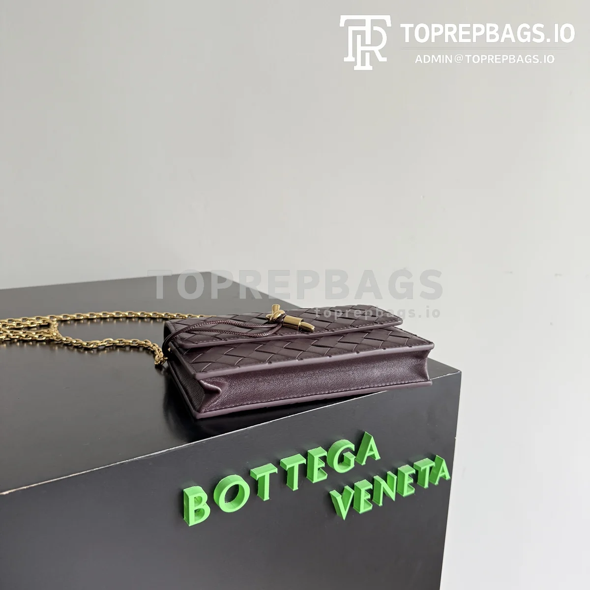 i1774949090209_2733_0_3 Bottega Veneta Andiamo in Burgundy