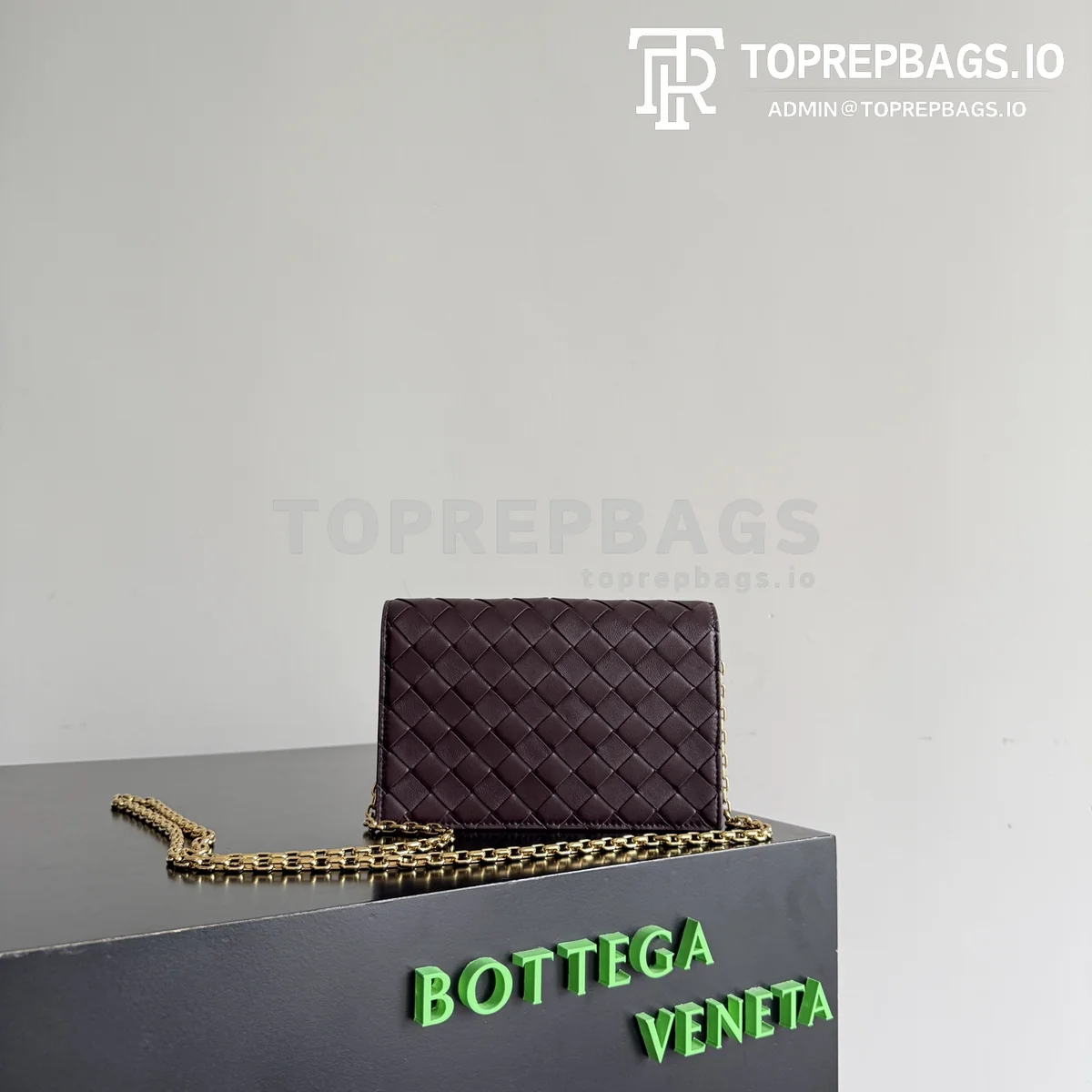 i1774949090210_7616_0_2 Bottega Veneta Andiamo in Burgundy