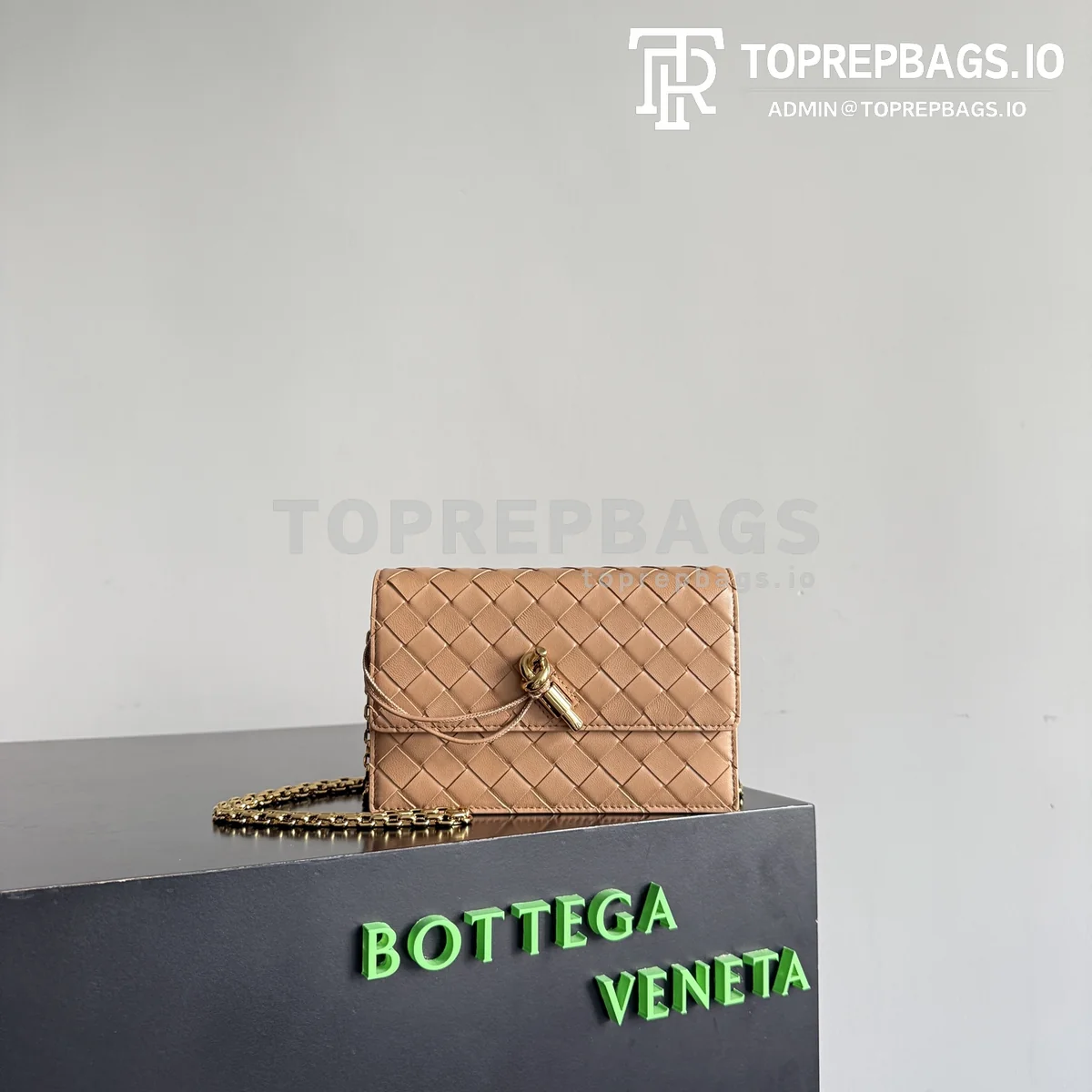 i1774949140356_2433_0_0 Bottega Veneta Andiamo in Beige