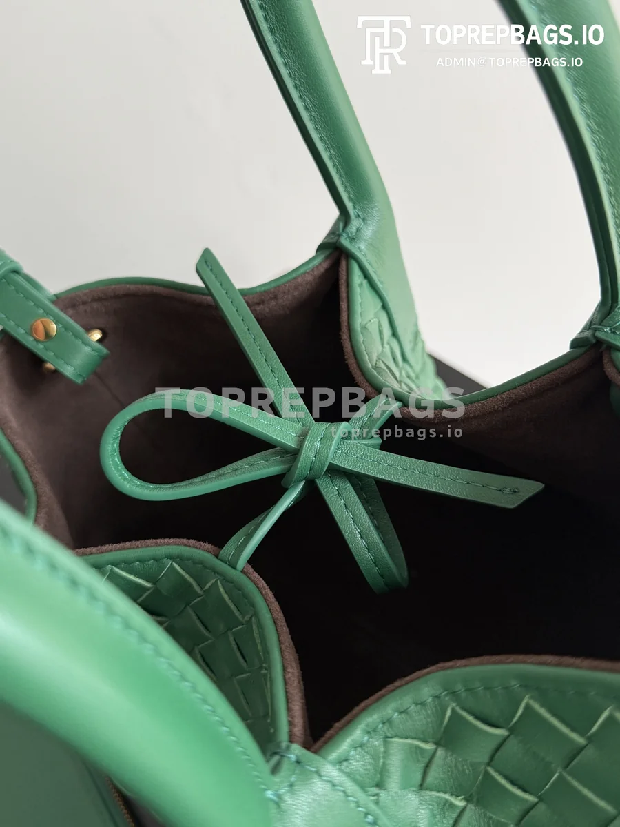 i1774949222290_7325_0_4 Bottega Veneta Pinacoteca in Green