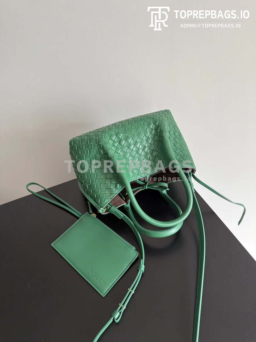 i1774949224894_7465_0_3 Bottega Veneta Pinacoteca in Green