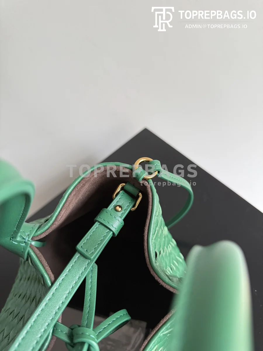 i1774949224912_8414_0_2 Bottega Veneta Pinacoteca in Green