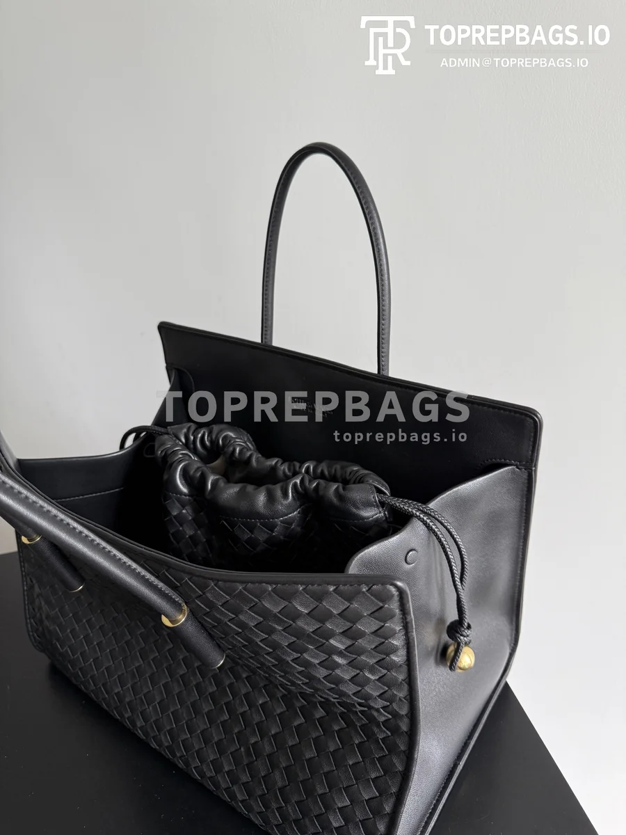 i1774949701978_1993_0_7 Bottega Veneta Barbara in Black
